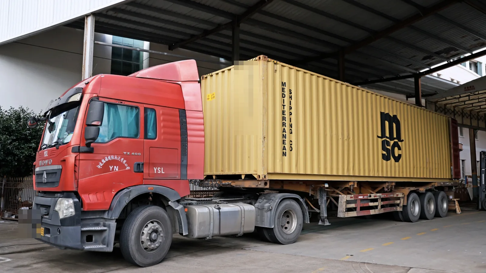 A BENBAO export container leaving the factory for sea shipment