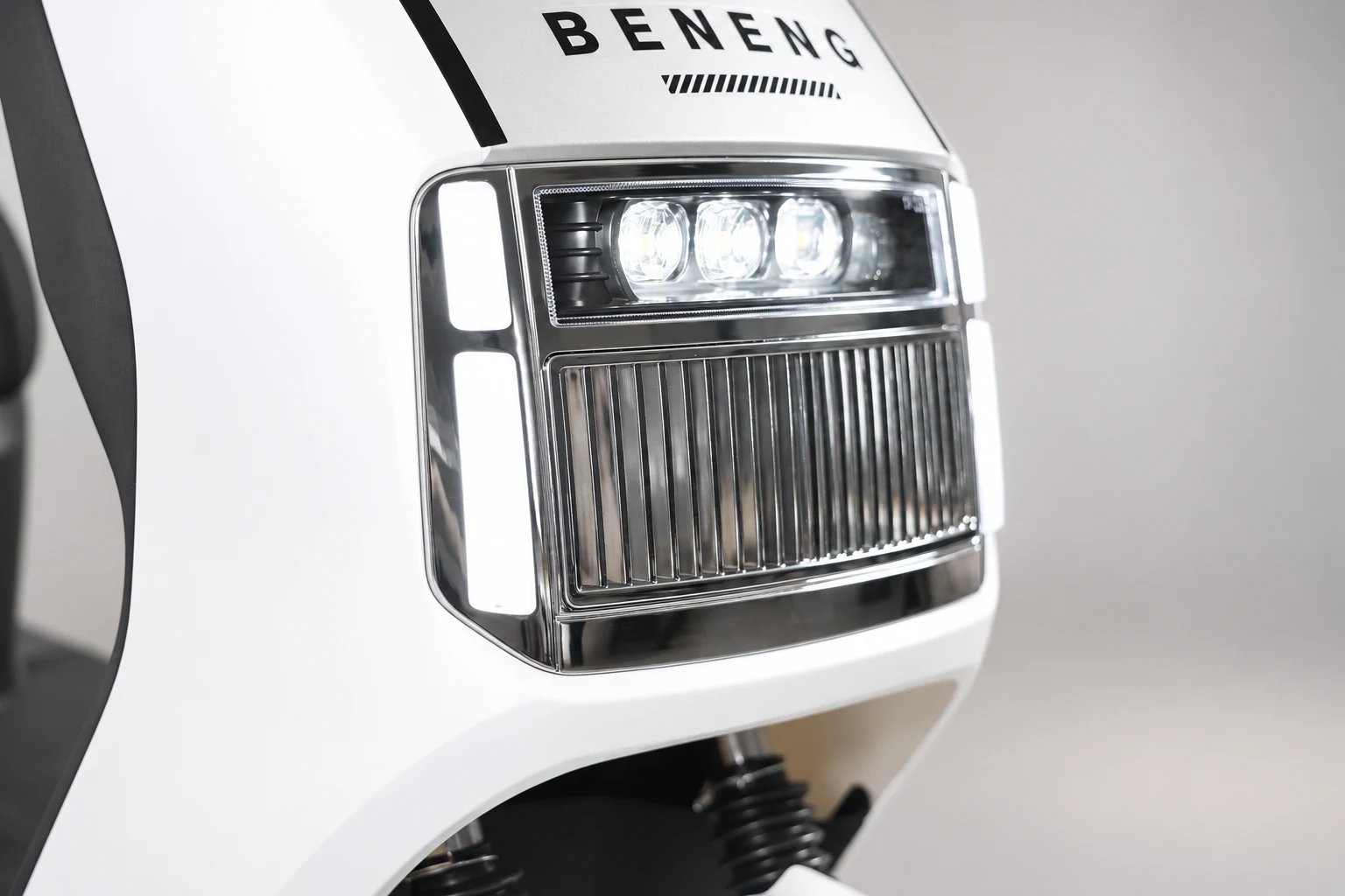 G504 Headlamp & Front Grille