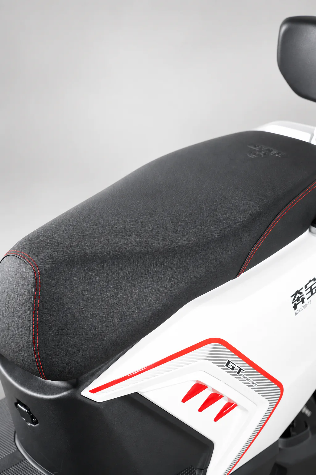 S720 Seat & Side Panel